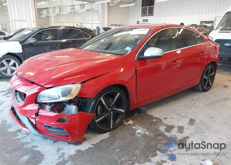 2016 Volvo S60 T5 R-Design Special Edition из США, поврежденный, VIN YV126MFP5G2394171